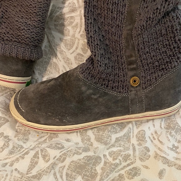 Simple Charcoal Knit Winter Boots NWT - Picture 2 of 6